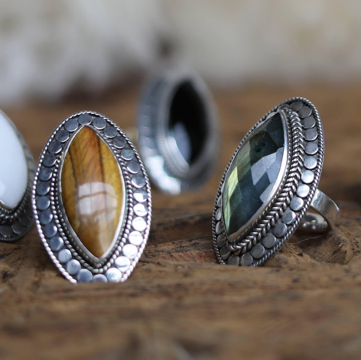 »»--❥--» SALE WITH VARIOUS TREASURES ❥

CLOSE TO ZEN GYPSY BLESSING RINGEN 
NU TIJDELIJK MET 60% KORTING! 
Van EURO 139,95 Voor EURO 55,95

Nu in de sale met green jade, hot pink chalcedony, red agate en tiger eye.

closetozen.com