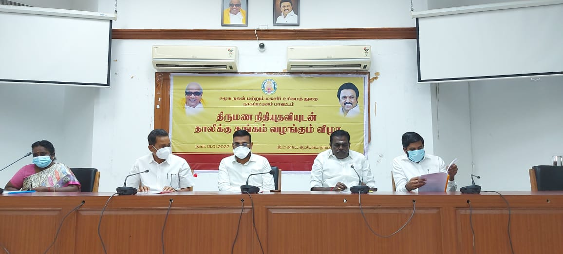 NGowthamandmk's tweet image. #மாண்புமிகு_தமிழக_முதலமைச்சர் அண்ணன் #தளபதியார் அவர்களின் ஆணைக்கினங்க சமூக நலன் மற்றும் மகளிர் உரிமைத்துறை சார்பில் திருமண நிதியுதவியுடன் தாலிக்கு தங்கம் வழங்கும் நிகழ்ச்சியில் கலந்து கொண்டு மாவட்ட ஆட்சியர் உயர்திரு. @ArunThamburaj அவர்களுடன் இணைந்து வழங்கியபோது
@Collector_NGT