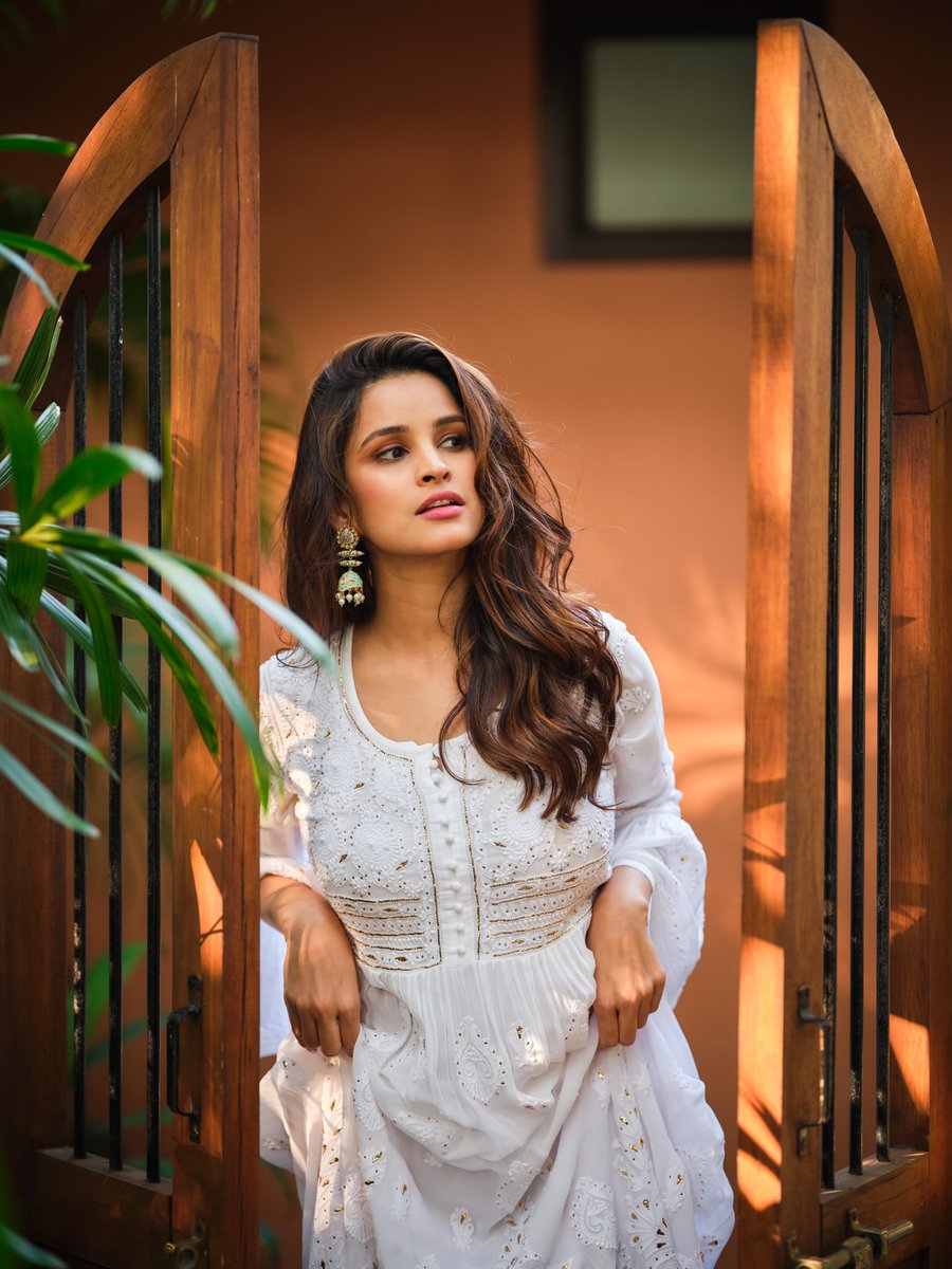 I am imperfectly perfect in my perfectly imperfect world 🤍🕊🧿

#thoughtoftheday #picoftheday #gilheriyaan