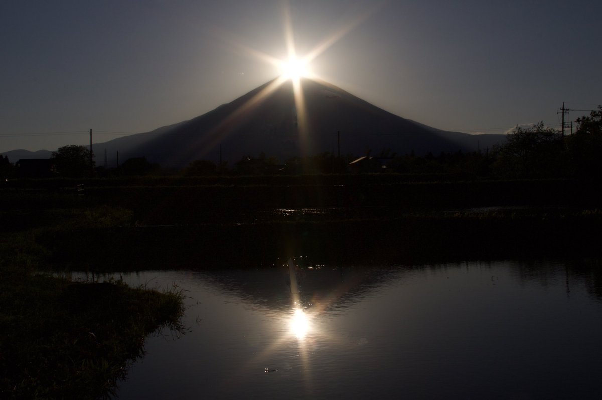 御殿場市某所 季節によっていろいろな富士山を撮れます ※歩道から撮影
