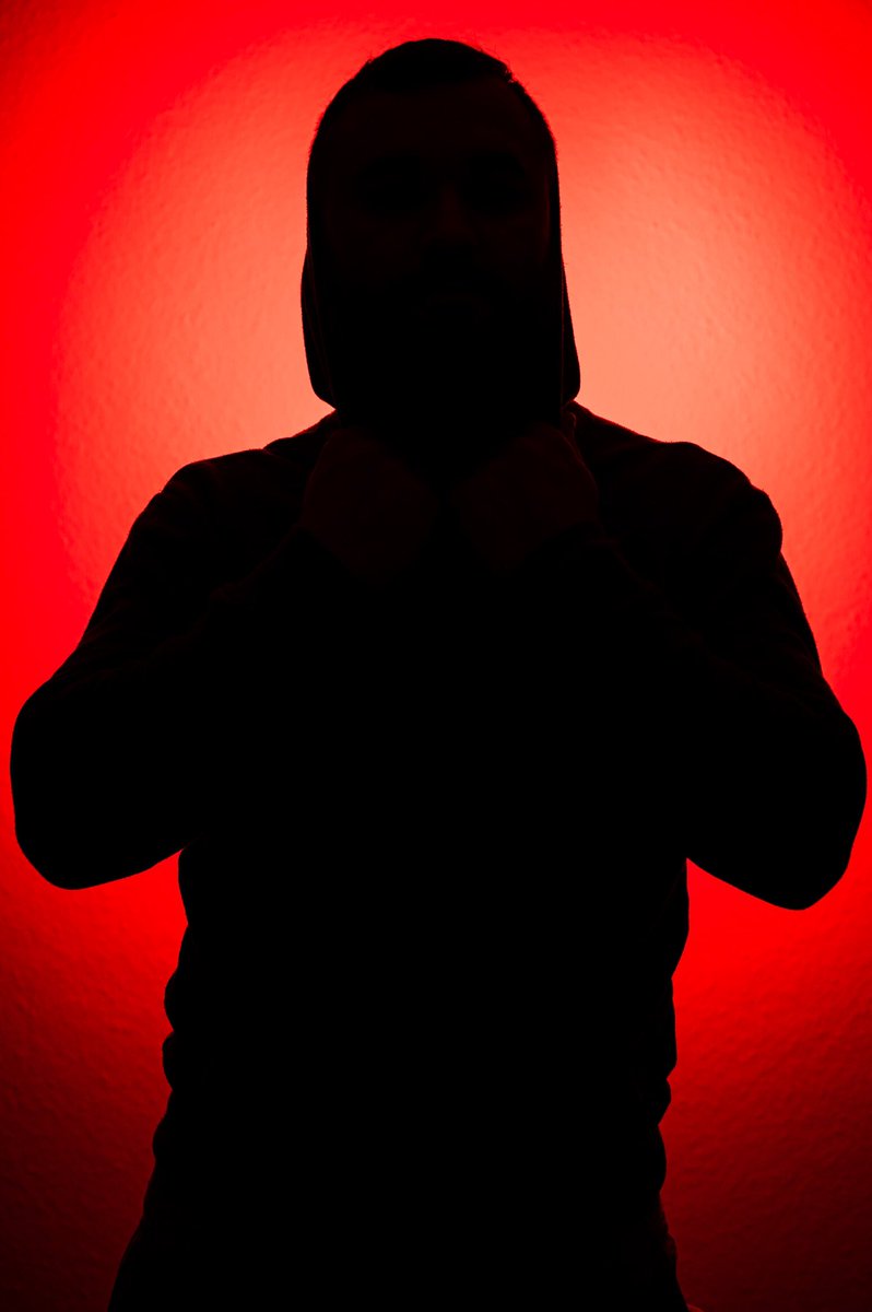 JasonJaynius's tweet photo. Viele viele bunte Farben 🌈 neues Spielzeug gekauft und jetzt mal schauen, was sich mit so nem Studioblitz noch so anstellen lässt.  #fotografie #selbstportrait https://t.co/1Vg0BCdUWW