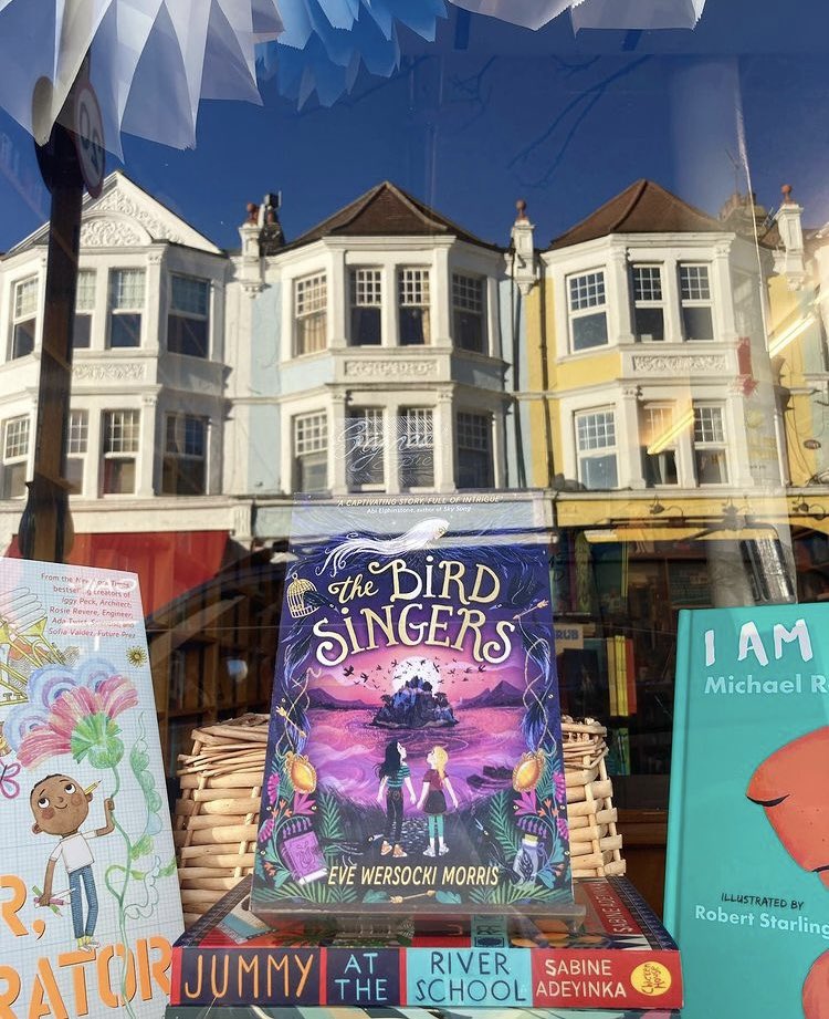 childrensbkshop's tweet image. We are really excited to be hosting a launch signing for @MzEvieMo on Saturday 5th February. The Bird Singers is Eve’s debut nove. You can place your orders here bit.ly/33y0lEI and find out all you need to know about the event by clicking bit.ly/3I60LRH 💜📚🌙