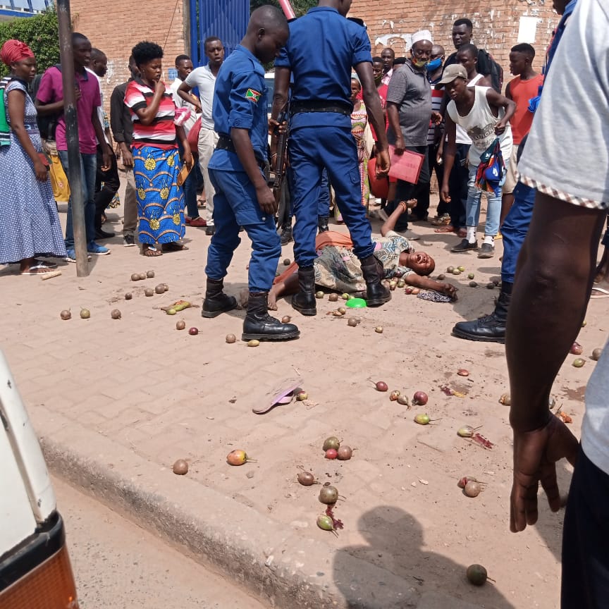 La Dignité ou La Honte ?
<a href="/Burundi_Police/">Police Nationale du Burundi</a> @MairieBuja @Cinjire