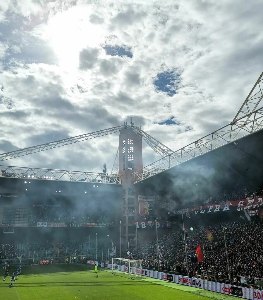 Throwback to 2019: the Derby della Lanterna

#stadioluigiferraris #genua #genova #genovese #igersgenova #genoacfc  #sampdoria #samp #derby #derbydays #derbydellalanterna #italia #igersitalia #italiano #italy #igersitaly #italy🇮🇹 #italianfootball #calcio … instagr.am/p/CYqz7ZDIWU5/