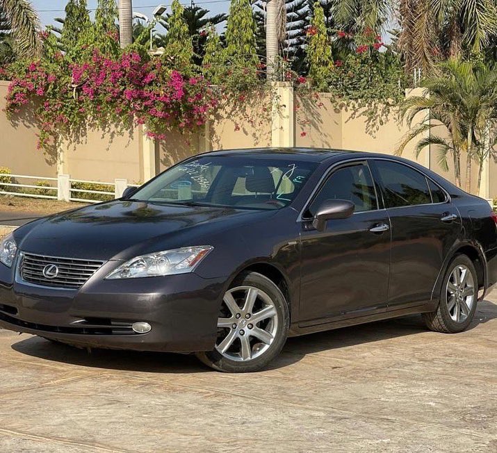 ArewaAuto's tweet image. FOR SALE!!!

LEXUS ES350
YEAR:2009

PRICE:4.5M💰💰💰
LOCATION: KADUNA 
CONDITION: FOREIGN USED 

DUTY✅
DM📩
WHATSAPP📲08032629387
CALL📞08032629387 
#arewamotors #referandearn #luxury