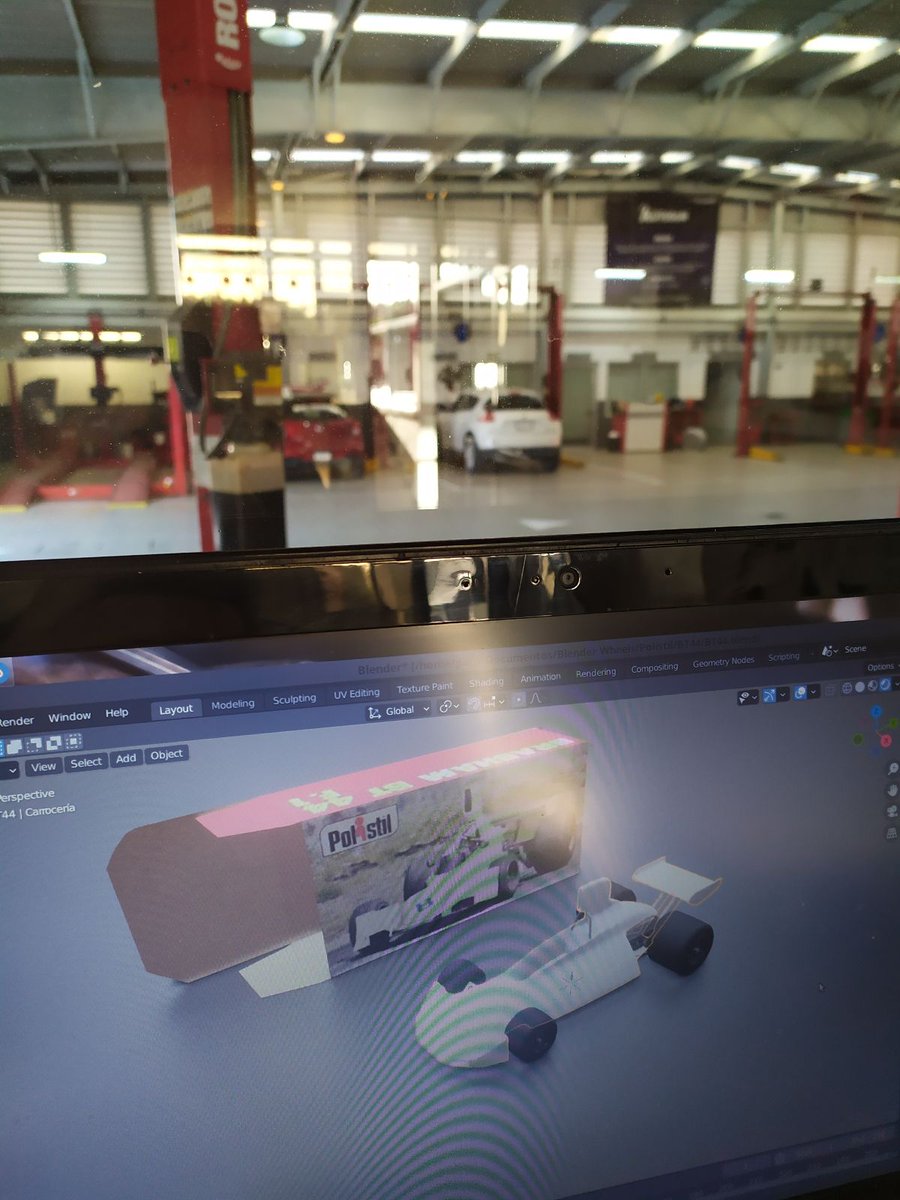pacomav's tweet photo. Fue divertido esperar al Juke de su servicio mientras modelaba un... ¡ups! mega spoiler de @BlenderWheels 😅 #Politoys #Brabham #BT44 https://t.co/LdrfBf3sfz