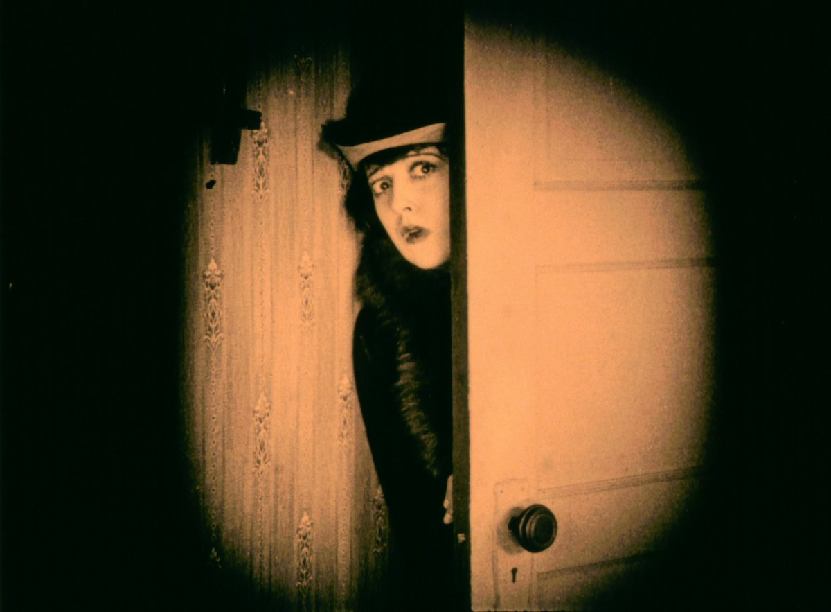 Stummfilmtage Bonn (@silentfilmbonn) on Twitter photo What's that behind the door? 👀 It's some great news for international silent film lovers! The <a href="/NSFFestival/">Nederlands Silent Film Festival</a> begins on Thursday - and you'll be able to stream the entire programme from home 😍nsff.nl/en/livestream-… What's that behind the door? 👀 It's some great news for international silent film lovers! The <a href="/NSFFestival/">Nederlands Silent Film Festival</a> begins on Thursday - and you'll be able to stream the entire programme from home 😍nsff.nl/en/livestream-…