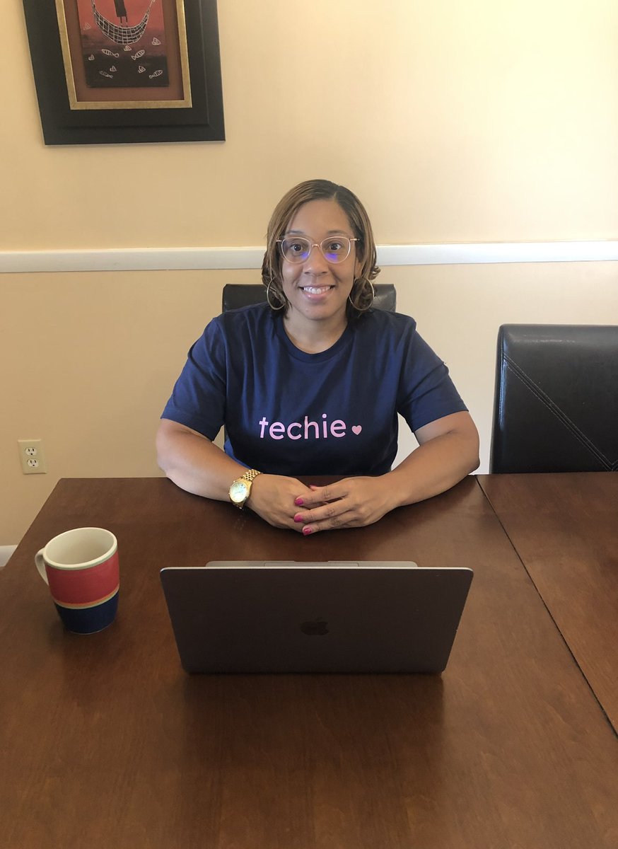 KanikaTolver's tweet photo. Women in tech 👩🏽‍💻 roll call! 

Baddies in tech drop a picture of yourself with your job title. 

My job title is Senior Project Manager ✅ and my technology focus is @ServiceNow !! 

#womenintech https://t.co/tIW7V1fI0E