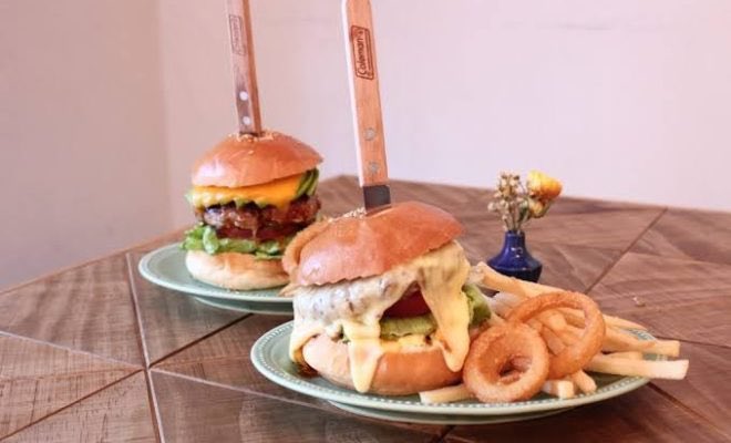 cafemaga's tweet photo. ハンバーガーが人気のMARY BRAND都立家政店がスタッフを募集‼︎ → https://t.co/mXTQzDyU2d

#cafe #カフェ #コーヒー #coffee #カフェ求人 #カフェアルバイト #カフェスタッフ募集 #バリスタ #ラテ #ラテアート #latteart #プアオーバー https://t.co/TUpyxth8oF
