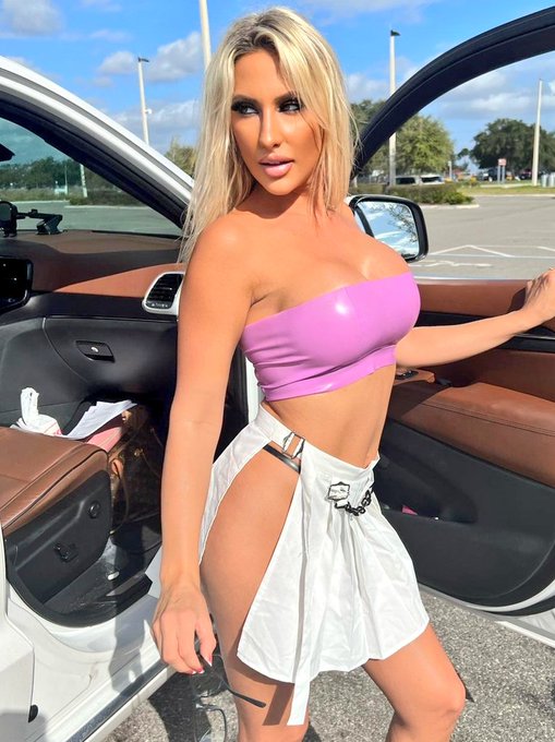 Catch flights.  Not feelings. https://t.co/4CERnPhUNa<a href="/tag/elonmusktwitter"class="tags"><span>#elonmusktwitter</span></a>