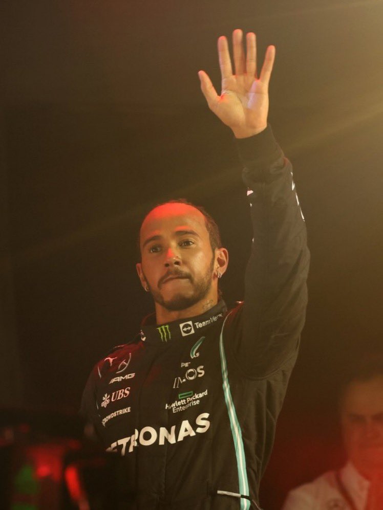 JessFor44's tweet photo. #IStandWithLewisHamilton against #Fiaso #RaceManipulation & #F1xed
#F1IntegrityLost #MasiOUT https://t.co/ZOQ0TXW3sG