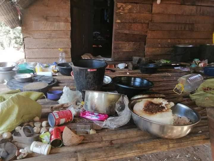 dylanidtndus's tweet photo. SAC stormed the Old Town village in Karen State's Kawkareik Tsp on Jan10, looting &amp; destroying people' property. SAC also slaughtered &amp; ate people's pets. #WarCrimesOfJunta #2022Jan11Coup #WhatsHappeningInMyanmar https://t.co/YtPZJ7udvJ