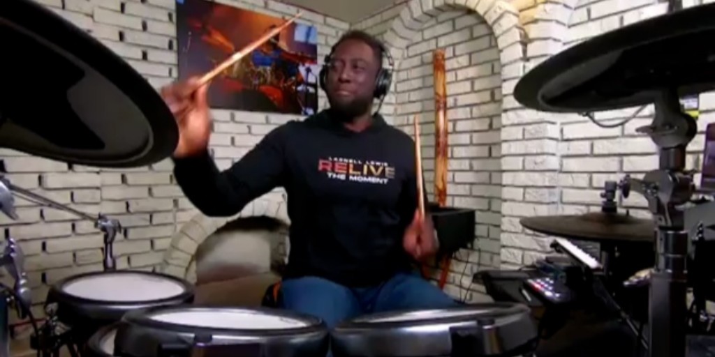 Catch Humber grad, prof and drummer extraordinaire, Larnell Lewis, on Late Night with Seth Meyers from January 24 to 27! He'll be sitting in with the 8G Band. And did you know he can play any song? Check out his talents in this @CTVToronto story: toronto.ctvnews.ca/grammy-winning…