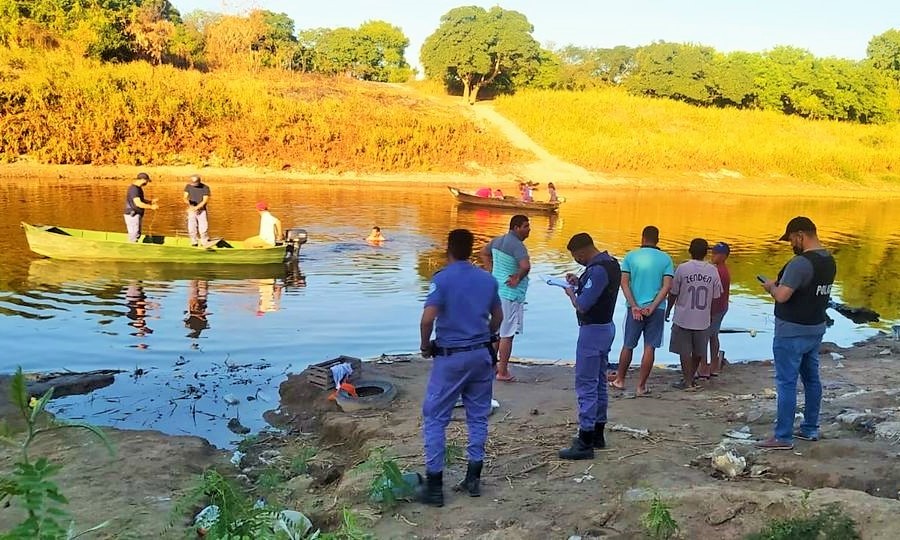 Pioneraclorinda's tweet photo. #Hallaron sin vida al #Joven de 20 años que había #Desaparecido en aguas del río Pilcomayo. #RíoPilcomayo #Clorinda #Formosa https://t.co/uxPsuI2Pt3 https://t.co/nYH2AKrwlt