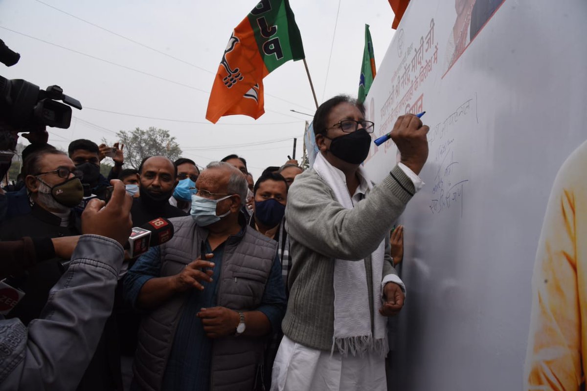 sanjayjaiswalMP's tweet photo. पंजाब की कांग्रेस सरकार द्वारा पीएम श्री @narendramodi जी के खिलाफ की गई साजिश के विरुद्ध भाजपा प्रदेश कार्यालय में हस्ताक्षर अभियान में शामिल हुआ
हस्ताक्षर अभियान के द्वारा आमजन कांग्रेस की षड्यंत्रकारी नीतियों के विरुद्ध हस्ताक्षर कर आक्रोश व्यक्त कर रही है।
#IStandWithPMModi https://t.co/VoggQv7vZY