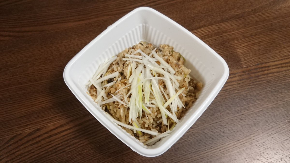 tsun20160923's tweet photo. 晩御飯。ラー福購入にこちら。今晩用に貝とキノコとネギの炒飯を。ド旨かった🎵
#丼テイクアウトめしや #messiYah https://t.co/3NtvirtFE5