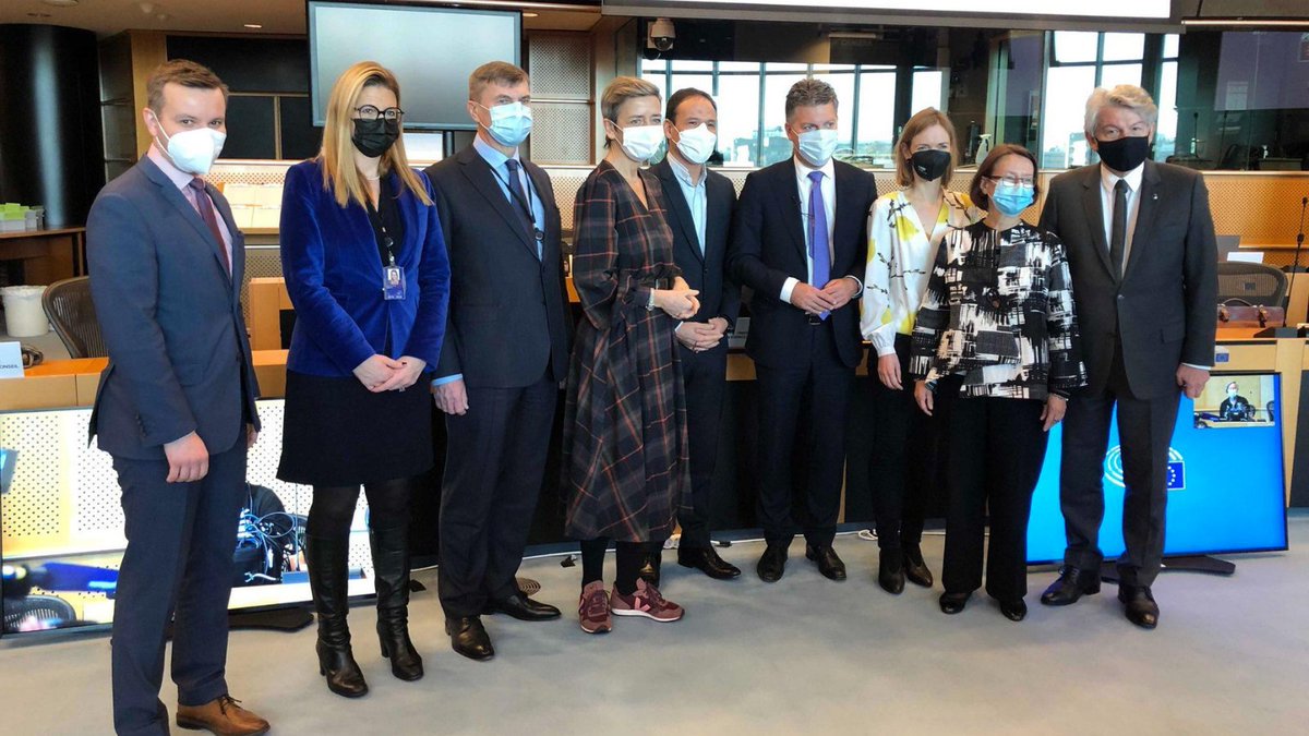 Together with the new year, @Europe2022FR started! I'm happy that with the beginning of the 🇫🇷 presidency the trilogues on the Digital Markets Act kick off today, with <a href="/Europarl_EN/">European Parliament</a>'s rapporteur <a href="/Andreas_Schwab/">Andreas Schwab @ASchwab.bsky.social</a> &amp; minister <a href="/cedric_o/">Cédric O</a> aiming at democratic rules for the online world!