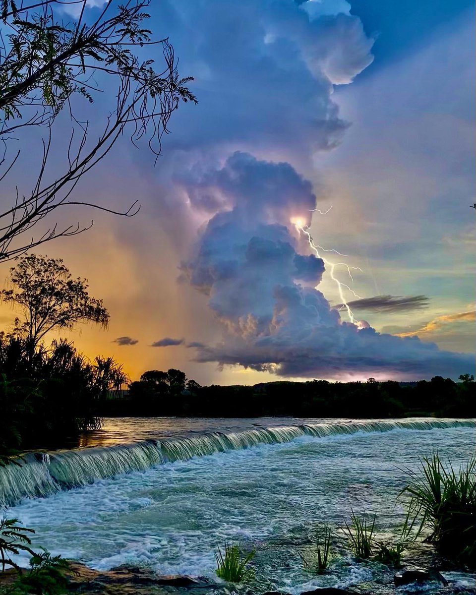 KimberleylandHP's tweet photo. What a cracker from @luweeza111 (via insta) of Ivanhoe Crossing, Kununurra. 😎 This is why we love the wet ⛈💦 https://t.co/9myvyVWimP