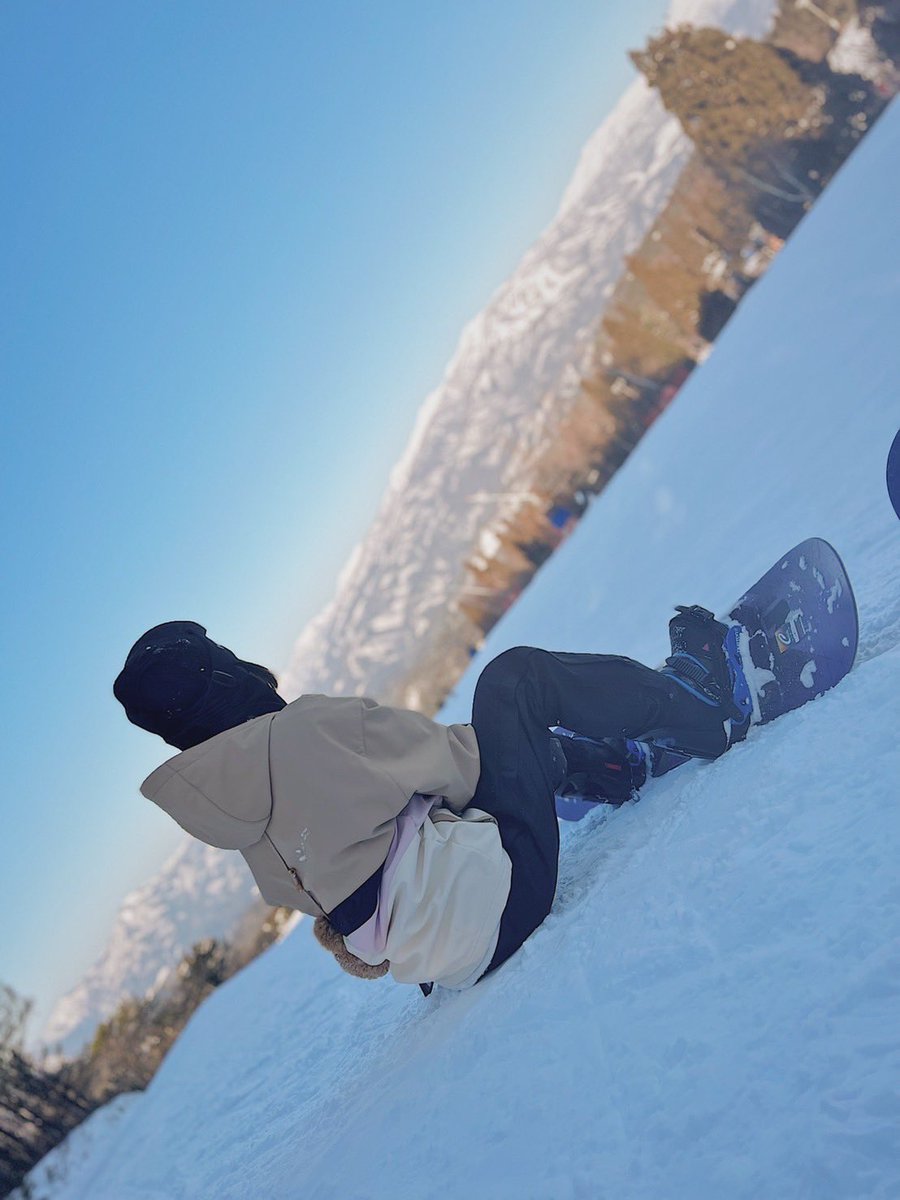 utamarur's tweet photo. 鷲ヶ岳に🏂楽しかったじょあ👼
景色最高だったんでインスタ映えしてもらってきた🗻🗻
 #鷲ヶ岳スキー場 https://t.co/xMDCgjHens