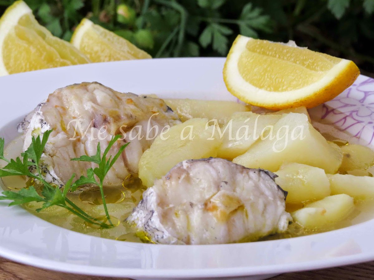 MesabeaMalaga's tweet photo. ¡Buenos días!!! ☁️ Seguimos depurándonos de las fiestas y qué mejor que un rico "EN BLANCO" o "#EMBLANCO" DE PESCADA 🐟🥔🍋 En algunos pueblos de #Málaga también se le conoce como #GAZPACHO DE #PESCADO 😋 #cocina #recetas #cocinatradicional https://t.co/bWRl3eDshH https://t.co/AhEJKl6G7Q