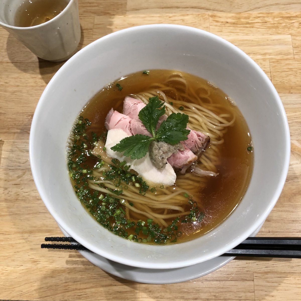 tabippo_nago's tweet photo. 「東海地方のおいしいラーメン屋さん」〜第５弾〜

📍麺家獅子丸
・名古屋駅から徒歩5分

食べログラーメン百名店であり超人気店。こだわりのある食感のよい麺と鶏白湯、煮干し醤油など香り豊かなスープが感動の美味しさ✨女性1人でも立ち寄りやすいお店です🙆‍♀️

#TABIPPO学生支部
#東海地方最高だらぁ https://t.co/b8ihSlCJtT