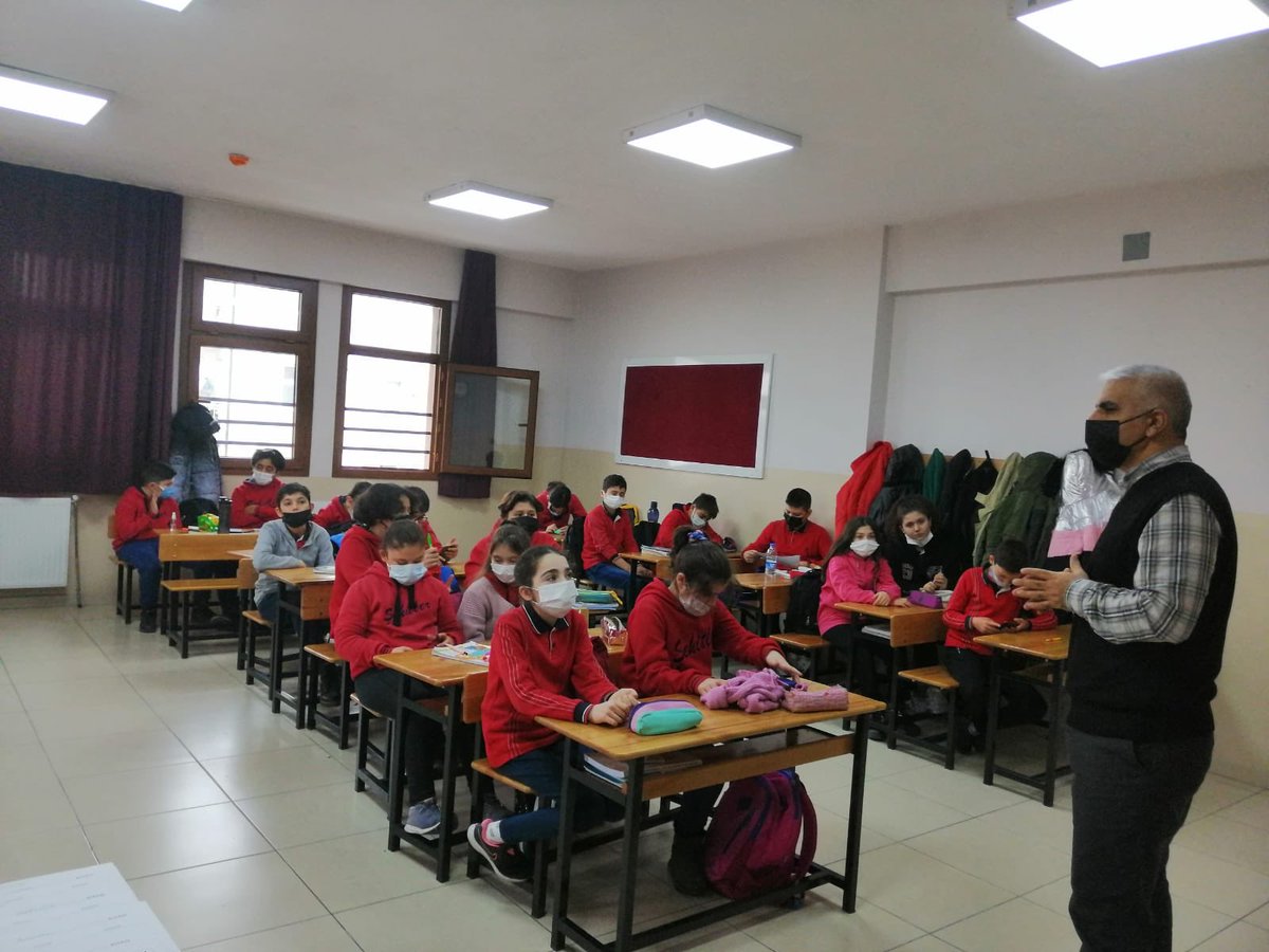 manisasehitler's tweet photo. *ARETE PİLOT 2 çalışmalarımız başladı.* 
Avrupa Okulağı (EUROPEAN SCHOOLNET)MEB YEĞİTEK koordinasyonu ile ülkemizdeki 17 okuldan biri olan Şehitler Ortaokulu çalışmalarına bilgilendirme ve etkinliklerle başladı. https://t.co/DKMI6IRB5h