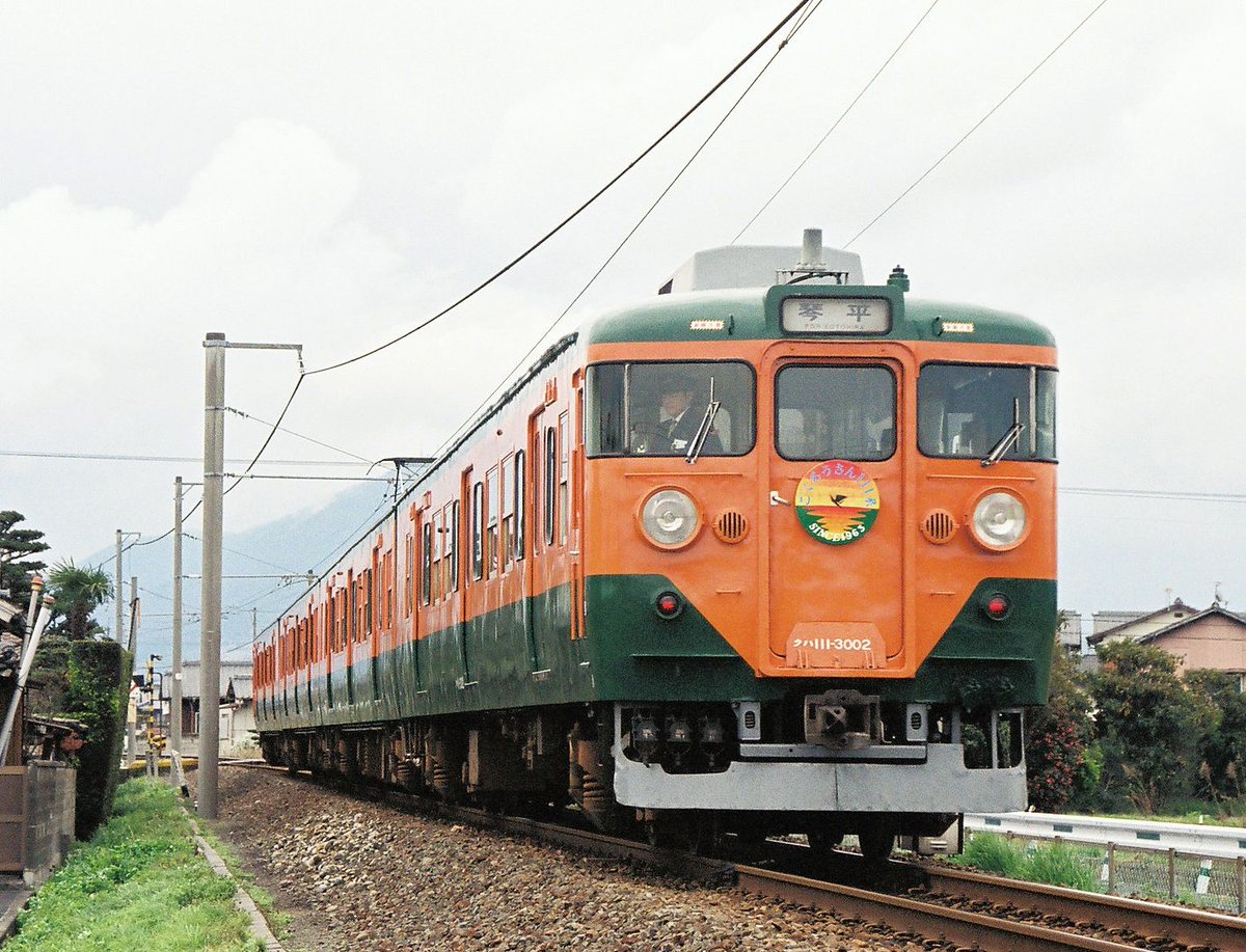 1月11日の日付にちなんで、 湘南色のJR四国111系電車。 #111系 #JR四国