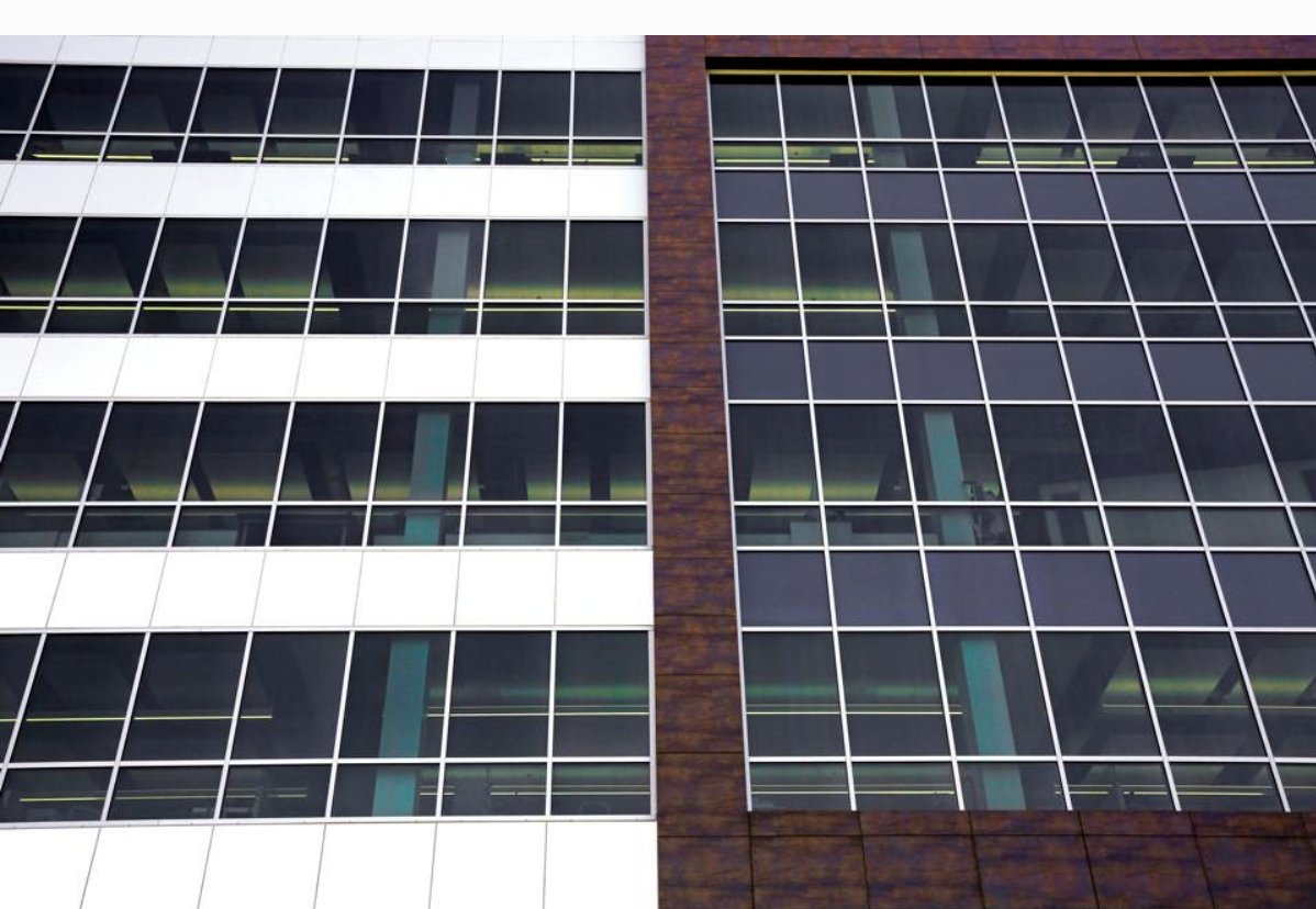 SEforALLorg's tweet image. Scientists at @NTUsg in Singapore have created a new and highly energy-efficient form of #smartwindow that reacts to changes in weather conditions🪟⛅

In the summer and winter months, the glass showed energy-saving performance of up to 9.5%🌱 bit.ly/3r5maDJ

#ThisIsCool