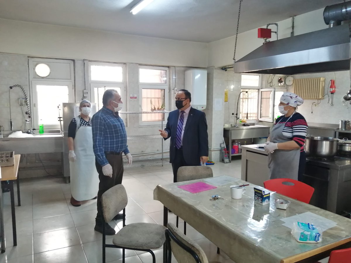 Senirkent İlçe Milli Eğitim Müdür V. Şerafettin KÖK ve Şube Müdürümüz Zeliha ÇETİN İlçemiz Anadolu İmam Hatip Lisesini ziyaret ederek öğle yemeğinde öğretmen ve öğrencilerimizle bir araya geldi