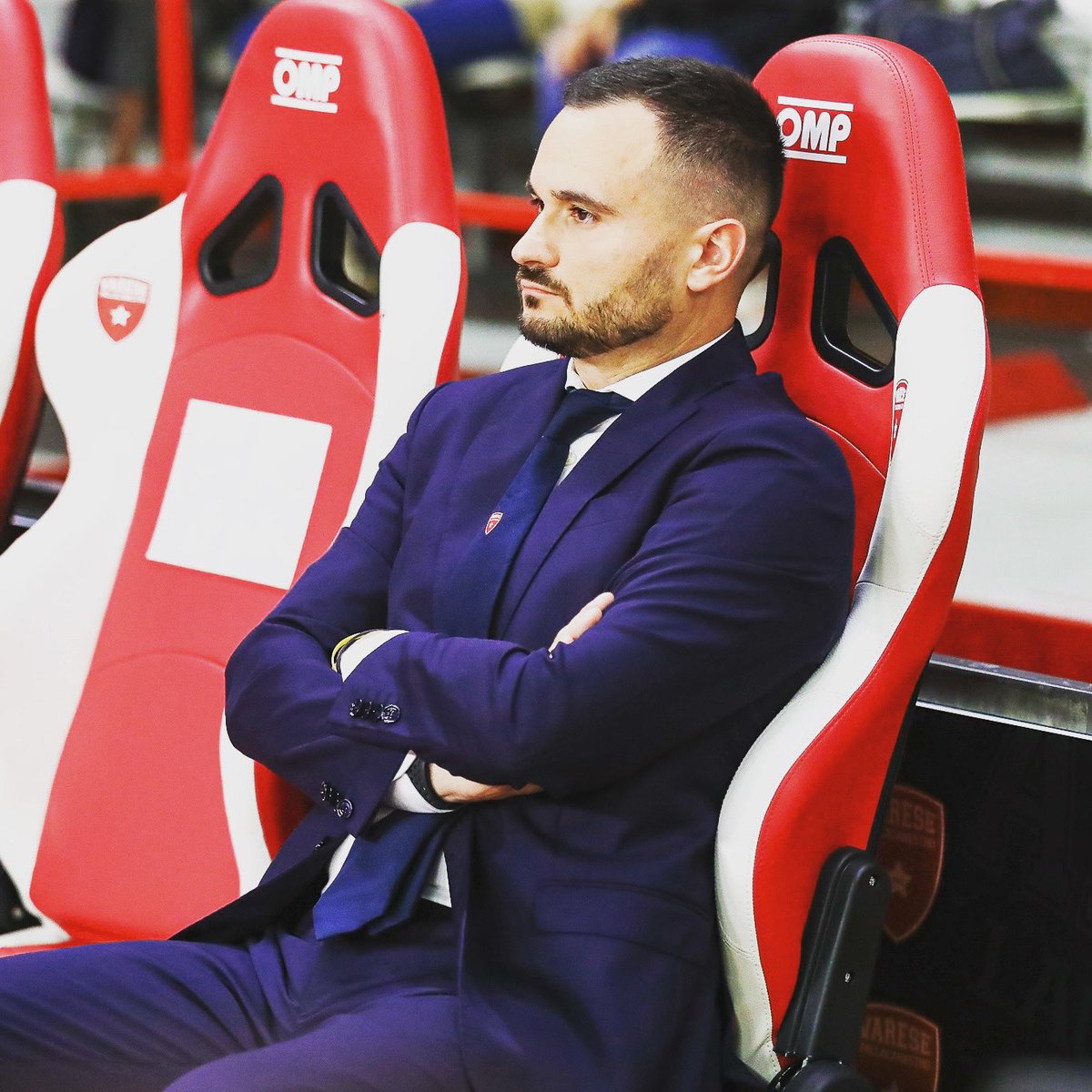 PallVarese's tweet photo. Pallacanestro Varese comunica di aver sollevato Adriano #Vertemati dall’incarico di allenatore della Prima Squadra. Il club biancorosso, nel ringraziarlo per il lavoro svolto alla guida della Pallacanestro Varese, gli augura le migliori fortune per il prosieguo della sua carriera https://t.co/ktWJQhjQcw
