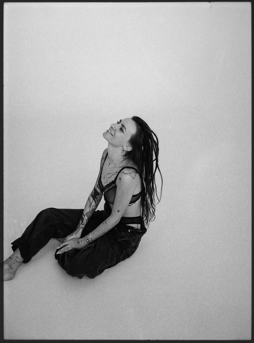 Vel ☮️ tweet media