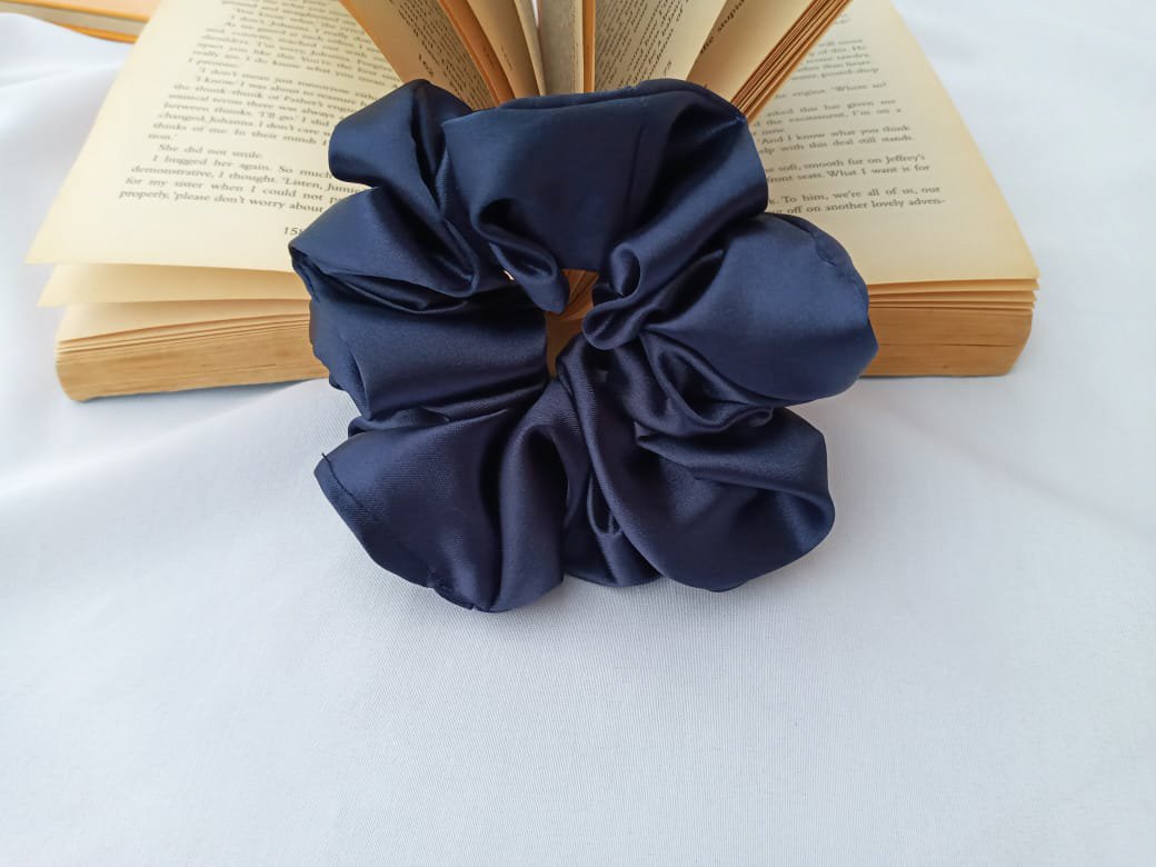 W7Fashion's tweet photo. A friend is someone who buys you satin scrunchies.❤

Price - R25 each 🥰

Dm for more details

#handmade https://t.co/ystrnIbE1H