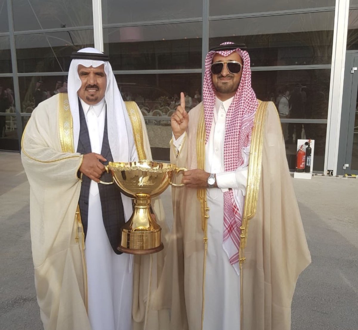 نبارك هذااليوم الفوزبنخبة النخبه الوضح 
لاخوناابوفهدواخوناابوفهاد
(كنق النظر) الذي عرف عنه قوةالمعرفة وقوة النظروالذي هو أهل له فيحق لناجميعاان نفخر بهذا الفوزالذي تحقق نتيجة عمل دؤوب ومتجانس بين فريق عمل واحد ابوفهدوابوفهاد ونقول عوايدماهيب جدايدوفالكم الناموس دائماان شاءالله .