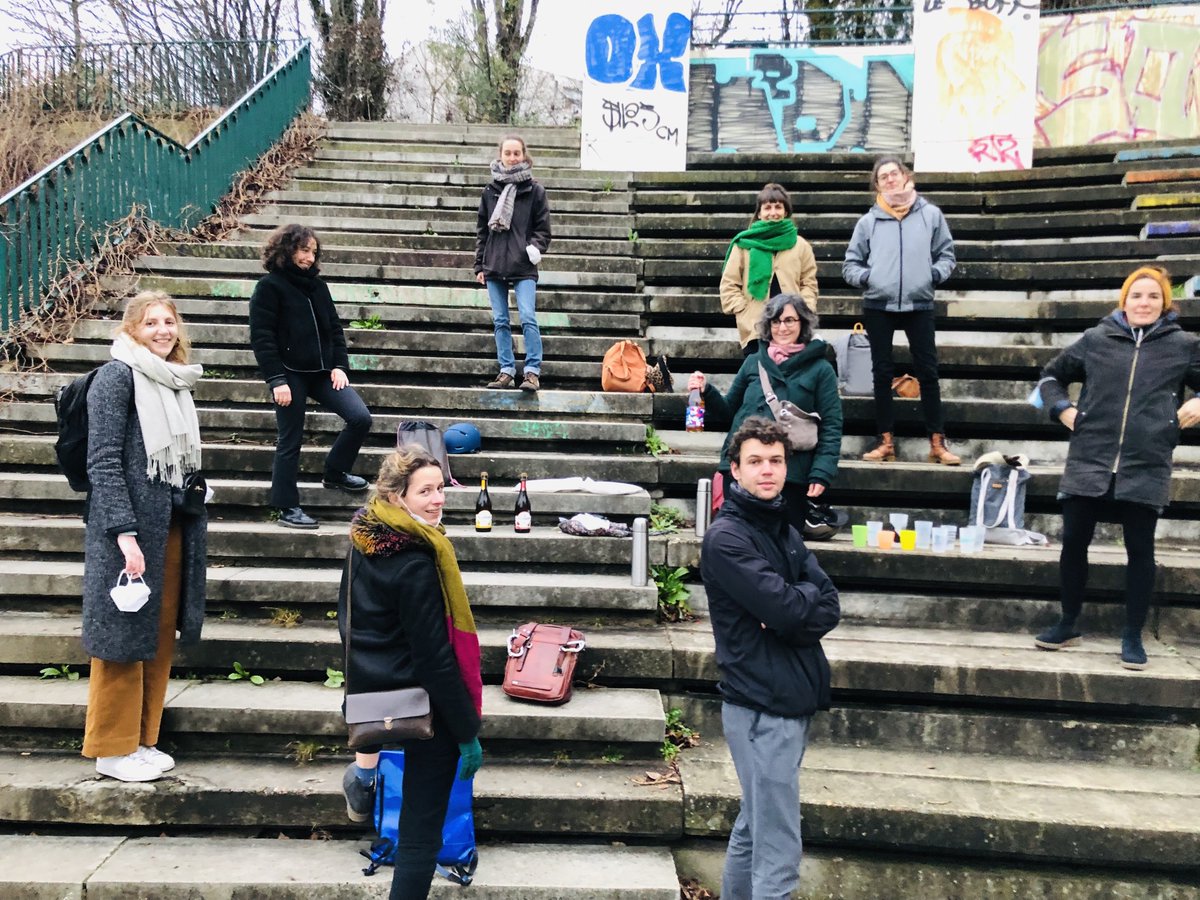 partager une galette des rois par 5°, boire des cafés dehors entre collègues de son quartier de télétravail, faire des réunions en marchant ... on se creuse les méninges pour être ensemble malgré tout. Et nous prenons toutes les bonnes idées !