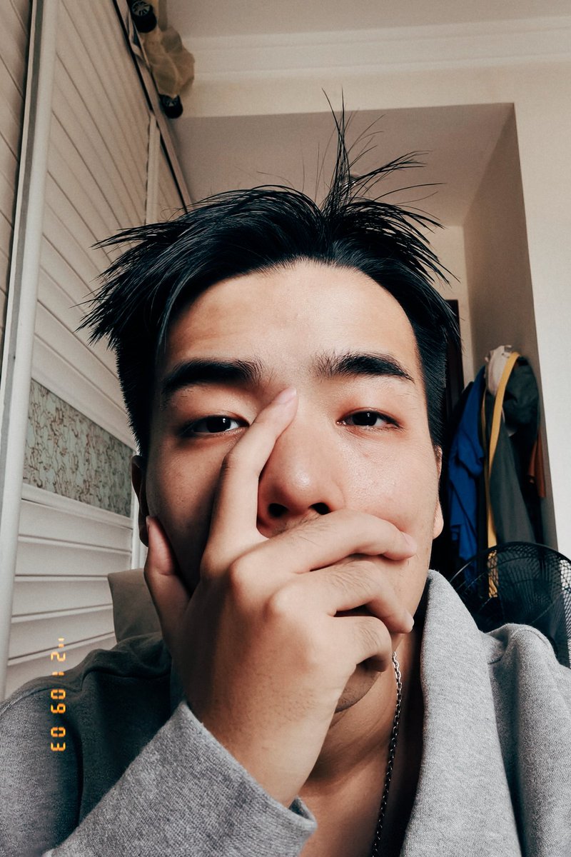 teowon1's tweet photo. 放假就应该宅在家刷推🤓 https://t.co/tZFJvSEpCc