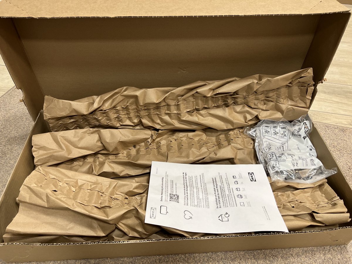 tomqueue's tweet image. Thanks @IKEA_Presse for shipping a lot of air and paper in a box 50x the size of the item I ordered (a hinge).
