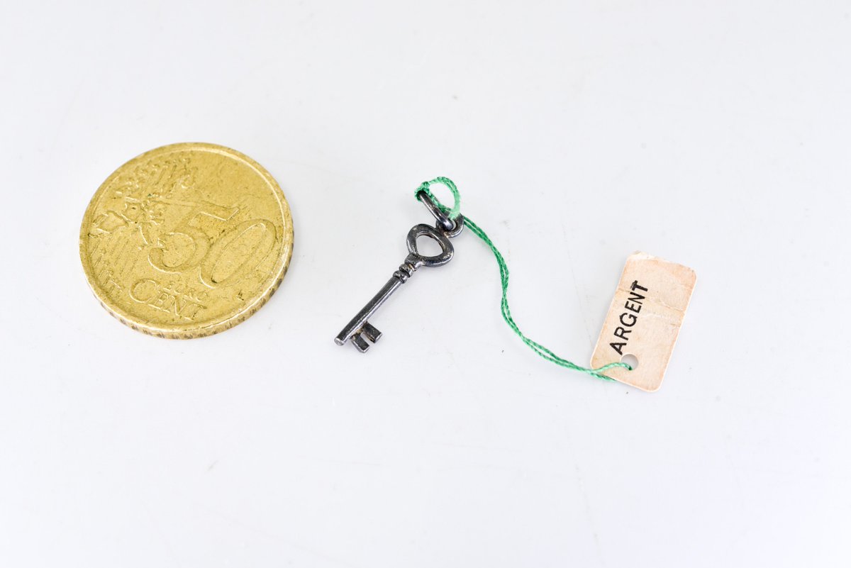 LeBoulotDodo's tweet photo. ★★★★★! https://t.co/oYkHCIjx6p #etsy #silver #antiquesilverkey #frenchantiquekey #vintagesilverkey #tinysilverkey #ornatesilverkey #smallkeycharm #silverkeycharm #silverkeypendant https://t.co/lVeErlKHGB