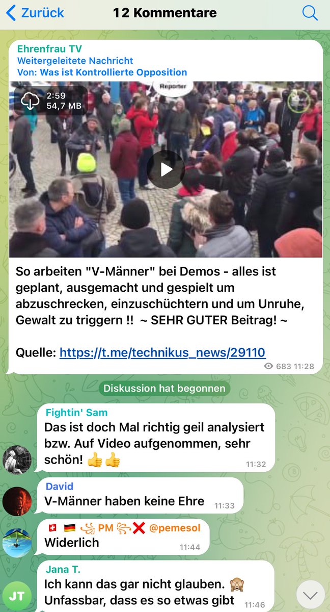 Andy_LcL's tweet photo. #EhrenfrauTv da schneidet einer ein Video, stellt die Behauptung auf er sei ein V Mann und #JuniM glaubt es natürlich ohne zu hinterfragen. Und natürlich kennt nur sie die wirkliche Wahrheit 😂😂 meine fresse Juni wie kann man nur so Dumm sein! https://t.co/h9drbY3PI6