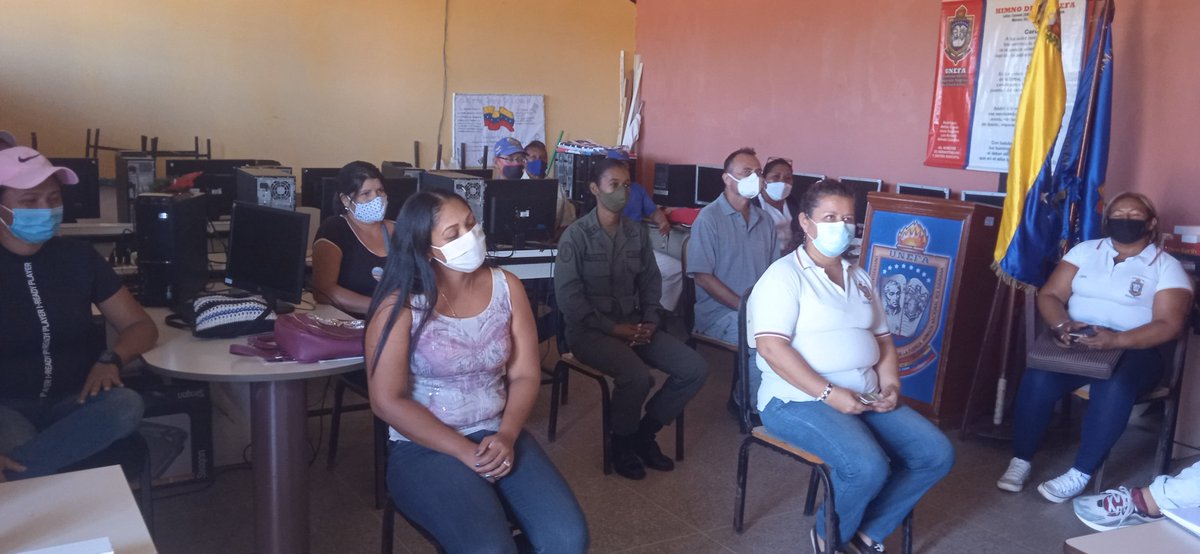 AmazonasNucleo1's tweet photo. El Decano del NúcleoAmazonas1, Tcnel. Torres Castillo realizó el día 10Ene de 2022, una reunión con todo el personal del Núcleo para garantizar el buen funcionamiento del mismo. Núcleo Amazonas Excelencia Educativa Abierta al Pueblo.@Unefa_Ven   
@angiolillofp   
@NelsonT16249597 https://t.co/1s6nj7ictw