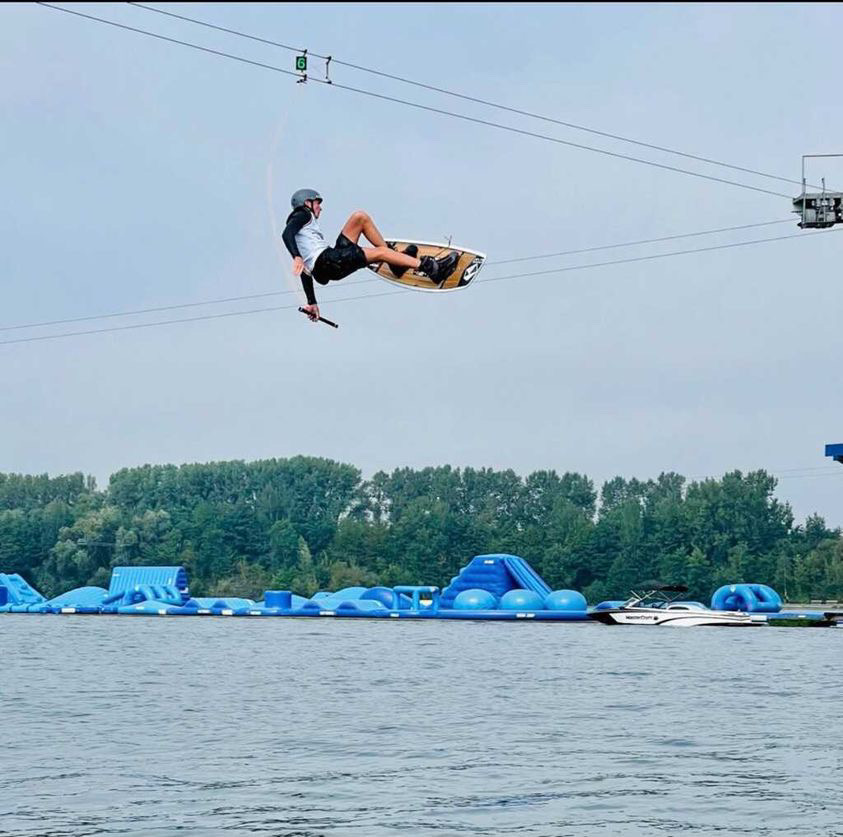 PagetAxel's tweet photo. Bienvenue sur mon Twitter :)

Moi c’est Axel Paget, Wakeboarder champion du monde et de France 🏄‍♂️
📍France, 16 ans 

Suivez ici tout ce que je partagerai à partir de maintenant ! https://t.co/jWcaqgPo4a