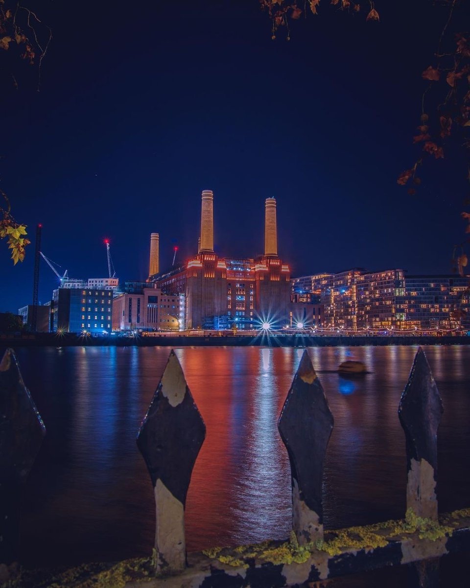 BatterseaPwrStn's tweet photo. Pretty as a picture! Still not fully over our newly revealed Battersea Power Station façade? Neither are we…
@s_napper_r on Instagram
#photography #river #thames #lights #beautigul #iglondon #london #batterseapowerstation #iconic #reflections https://t.co/FvATyymJhK