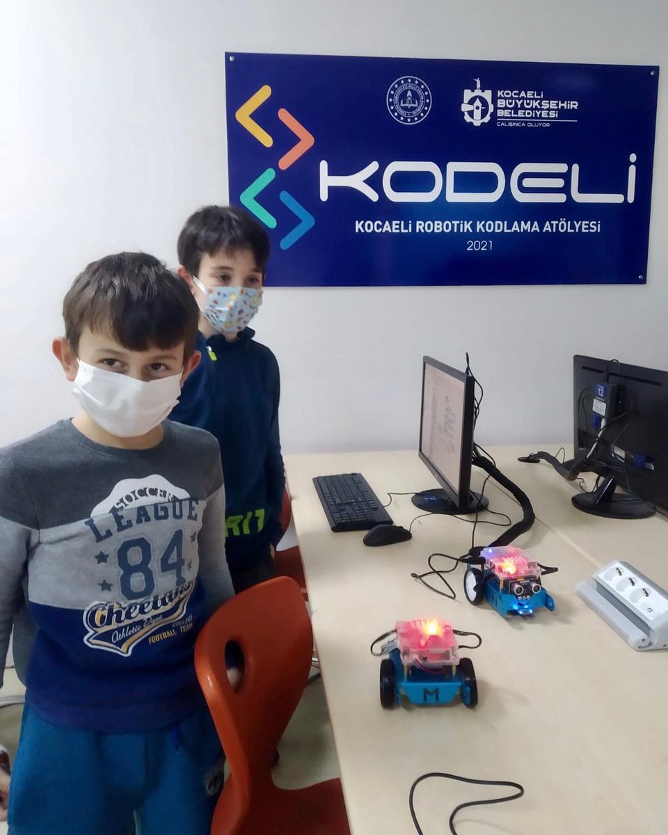 Miniklerin #mbot keşfi 😅🤖
📍Gebze Emlak Konutları İlkoku&amp;Ortaokulu

#kodeliprojesi #robotikkodlama