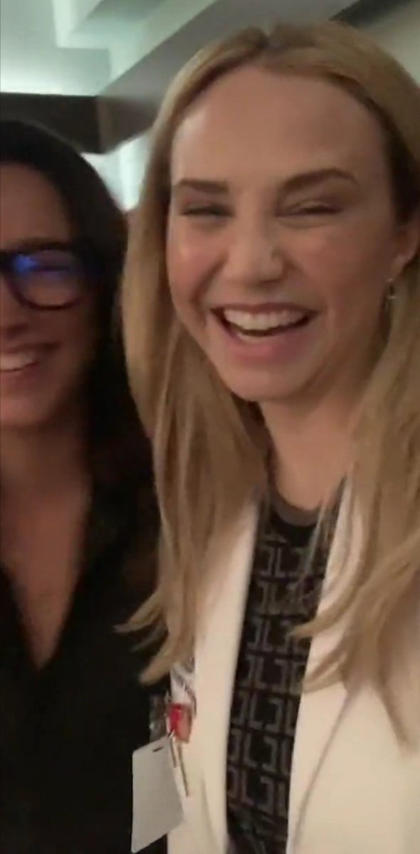 fionaalovebot's tweet photo. when fiona and christina did this live 🥺💓 https://t.co/rQMgC5oDId