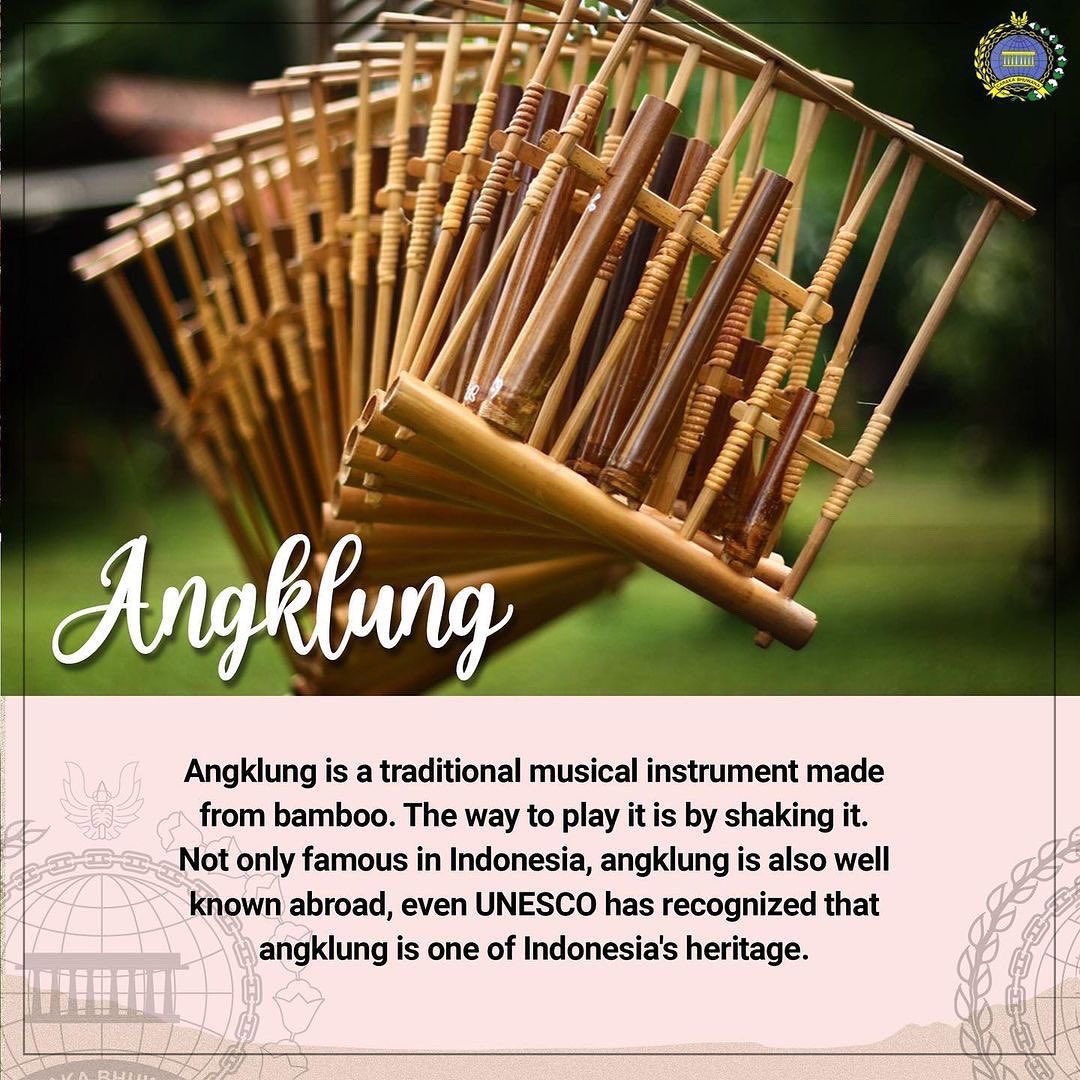 JaufarEasaAdam's tweet photo. THE TRADITIONAL INDONESIAN MUSICAL INSTRUMENTS
Have you heard about Angklung, Tifa, Gamelan and Sasando ?
#Angklung are made of bamboo, while #gamelan consists of various musical instruments. #Tifa is traditional instruments from Papua and #Sasando is from Rote Island, NTT. https://t.co/OdDZe7Tf9Q