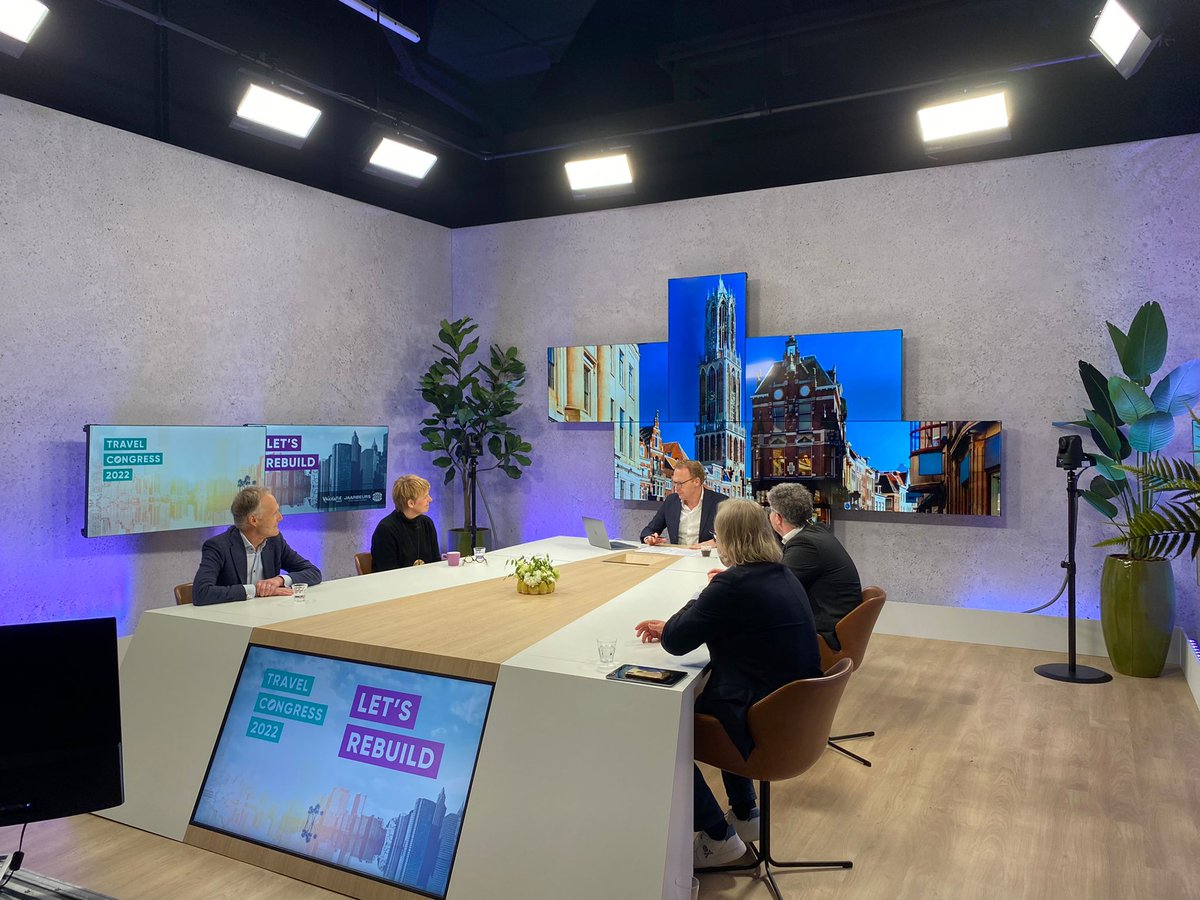 De discussie staat op scherp in de talkshow met Arjan Kers, Frank Oostdam, Corine Jansen, Jeroen Klijs en Coen de Ruiter. 'We komen hier uit', is de aftrap. Toerisme wordt steeds meer langs de morele meetlat gelegd. Moeten we minder gaan reizen of bewuster reizen? #travelcongress