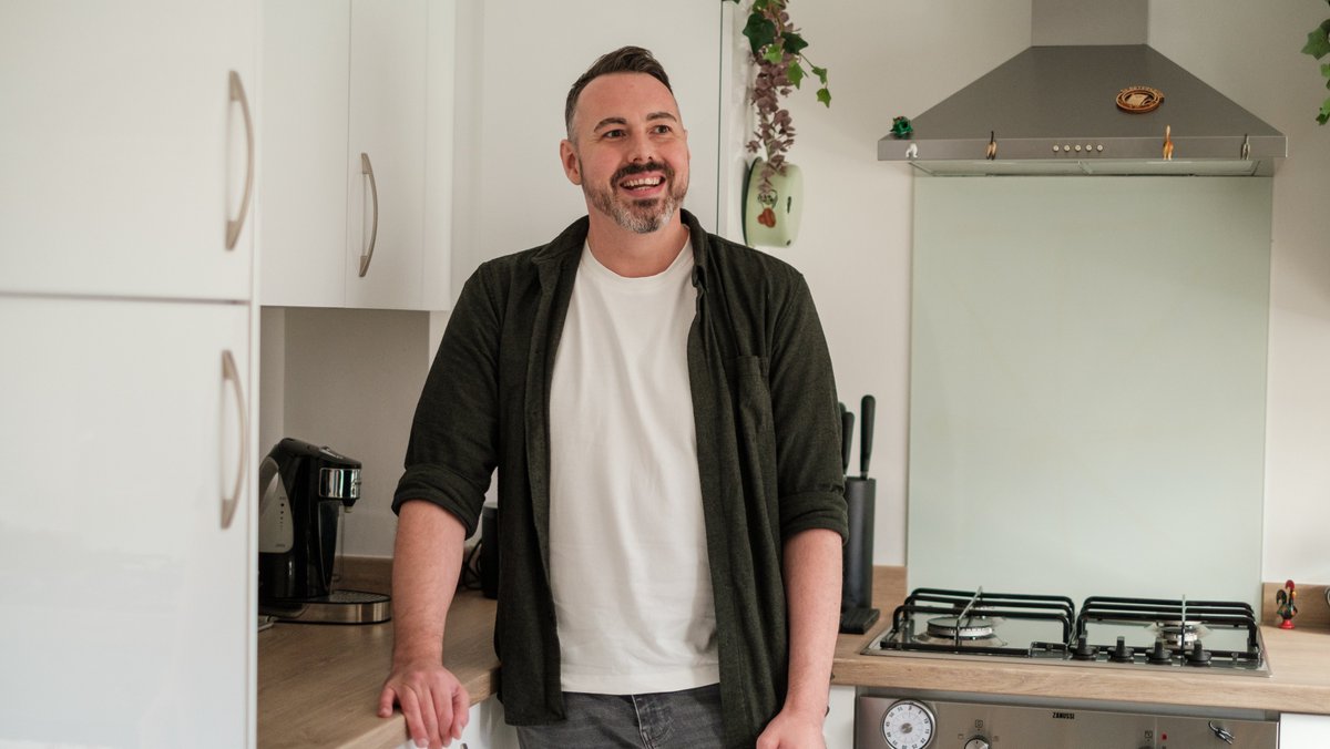 "Shared ownership enabled me to move into something much more modern that didn't need updating."

We've handed over the final homes at Cleveland Rd in #wolverhampton which includes #sharedownership homes. And Tim Powell was the first customer to move into the development.