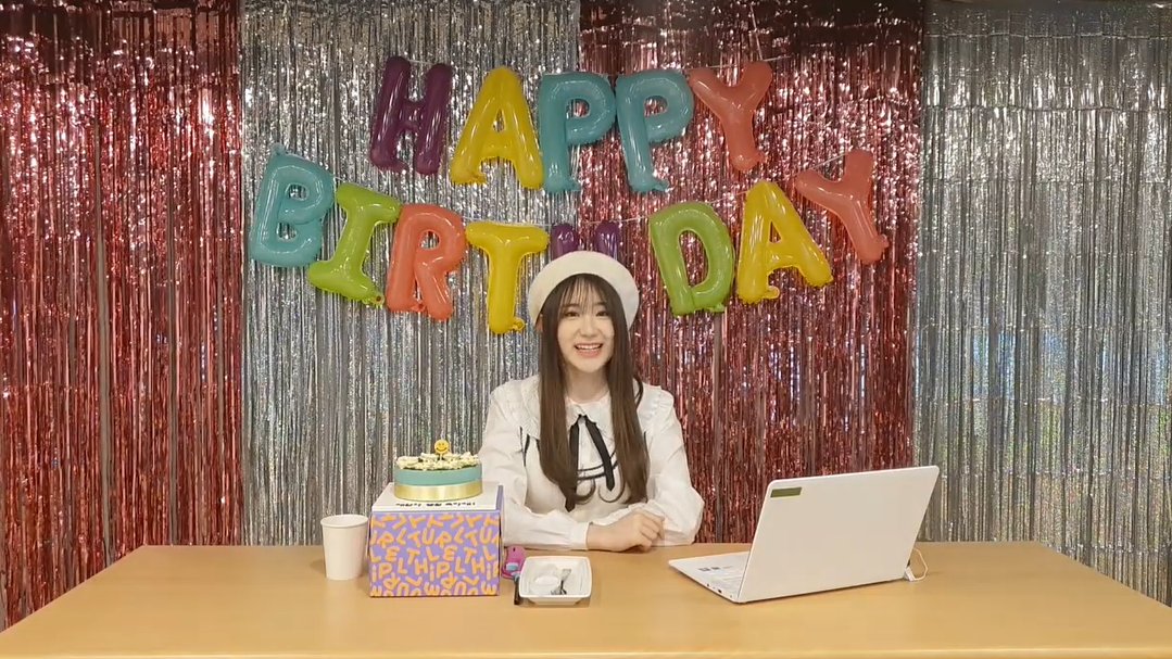 yyujinationn's tweet photo. our birthday girl chaeyeon is here! https://t.co/Rx3psxE4OW