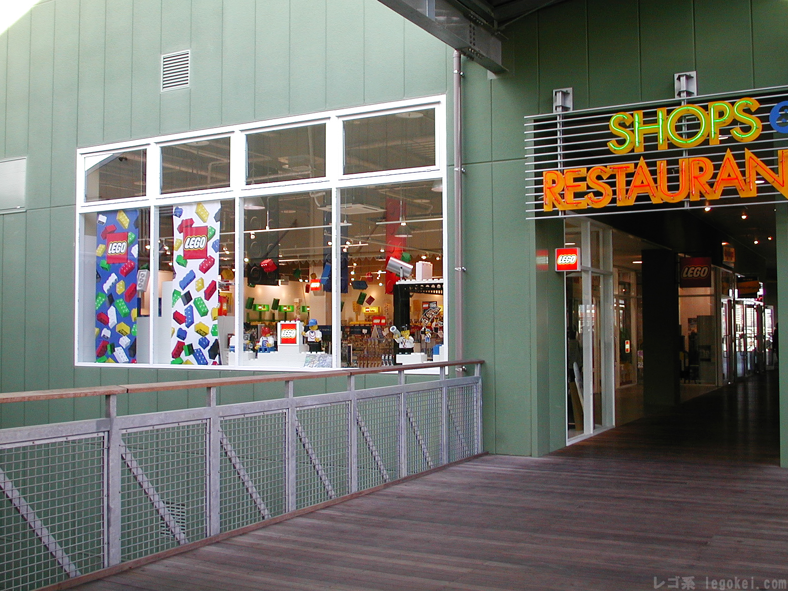 しろちゃいぬ Legojapan これはマリノアシティです 今は施設内で店舗が移動して違う場所にありますので貴重な写真ですね 自分は11年頃からのファンなのでこの店舗のことはほとんどしらないんです Twitter