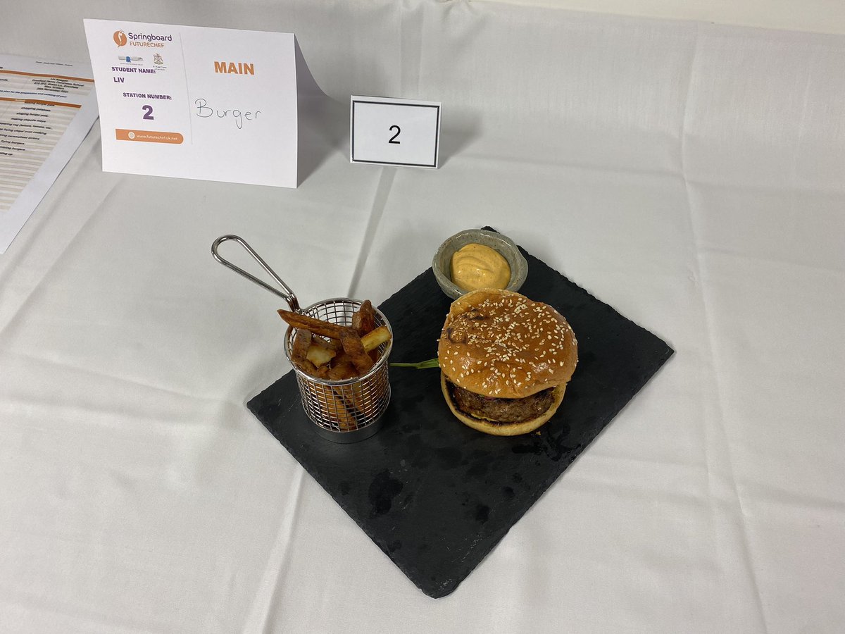 DHFSFoodTech's tweet image. Massive congratulations to Grace for winning and Liv for competing in the @SBFutureChef local final @sheffcol. 
Fantastic efforts from all the competitors. Well done.