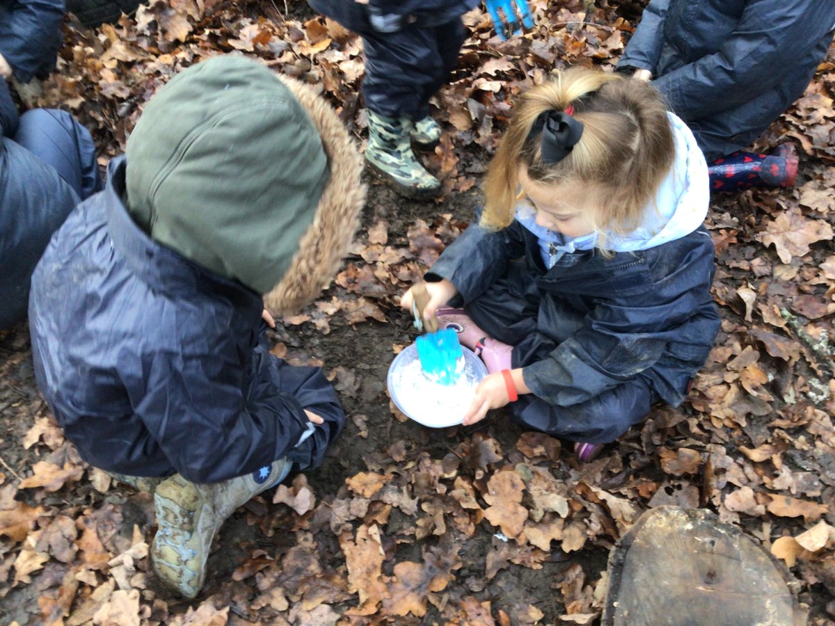 RP_Forest_sch's tweet photo. Reception had an amazing morning at Forest school. The children used flour, water and MUD to make biscuits. They then looked for exciting things in our forest to decorate them. https://t.co/2iJPTqE3A4